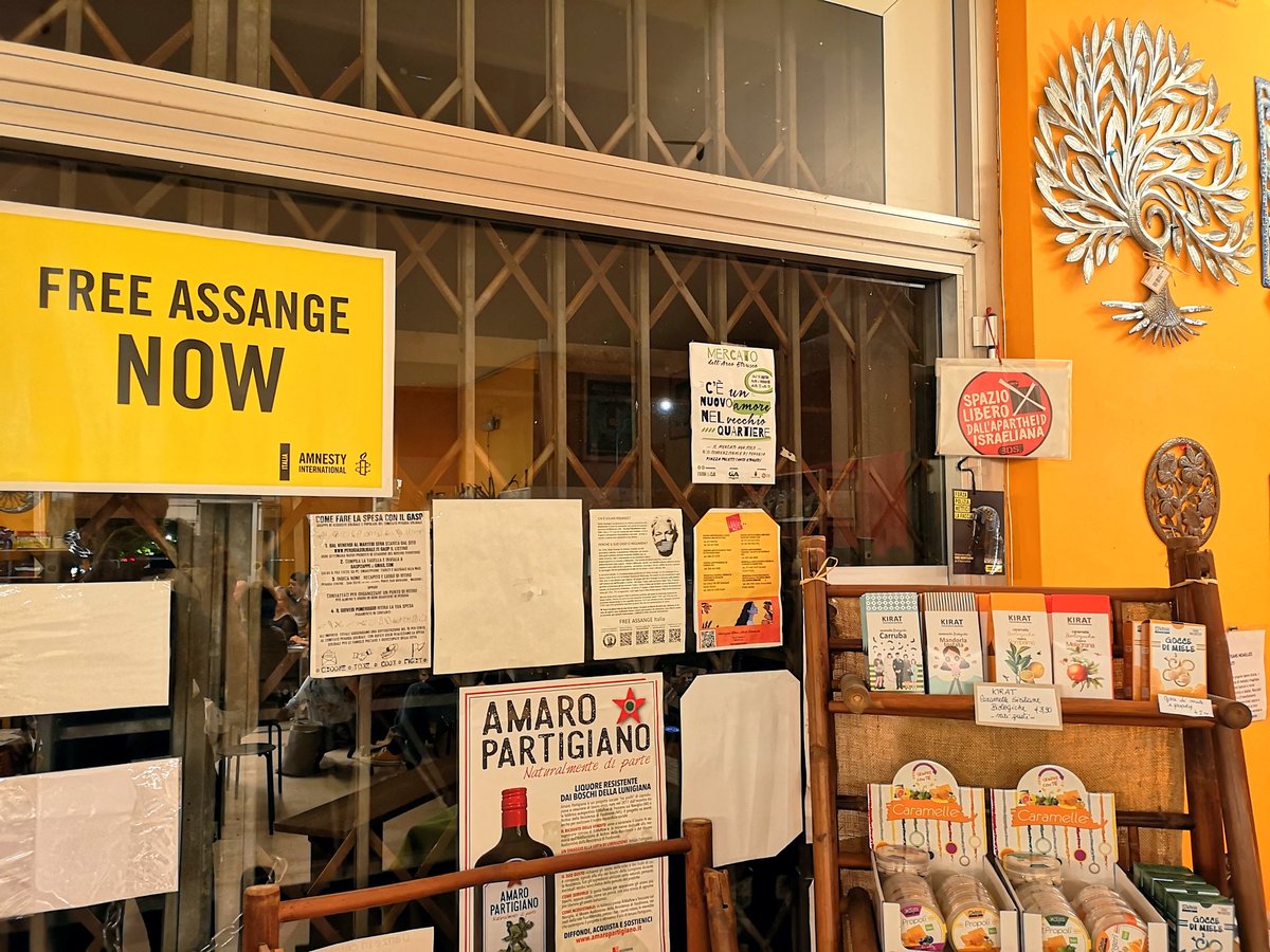Spotted in a fair trade shop in Perugia, Italy. #FreeAssangeNOW #LetHimGoJoe @Stella_Assange @FreeAssangeNews @FreeAssange_eu @FreeAssangeWave @thetrustfalldoc @Michell45064244 @Aus4Assange @Melbourne4Wiki @DefendAssange @Candles4Assange @couragefound @AnythingtoSay_ @amnesty
