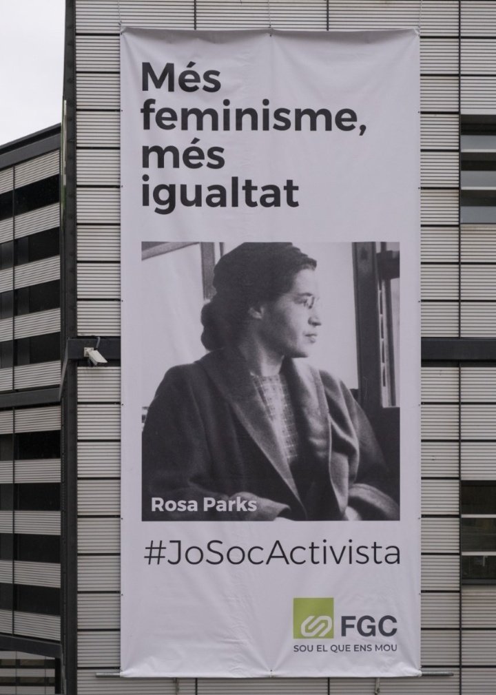 Bon dia per tothom excepte per a <a href="/FGC/">FGC</a>. Avui declararan al darrer dia del #Judici8mm. Ens reclamen 26000€ per la vaga feminista de 2018 però després van tenir la poca vergonya de fer aquesta campanya publicitària.

Nosaltres amb la Rosa Parks, i en contra vostra #FGCmasclistes