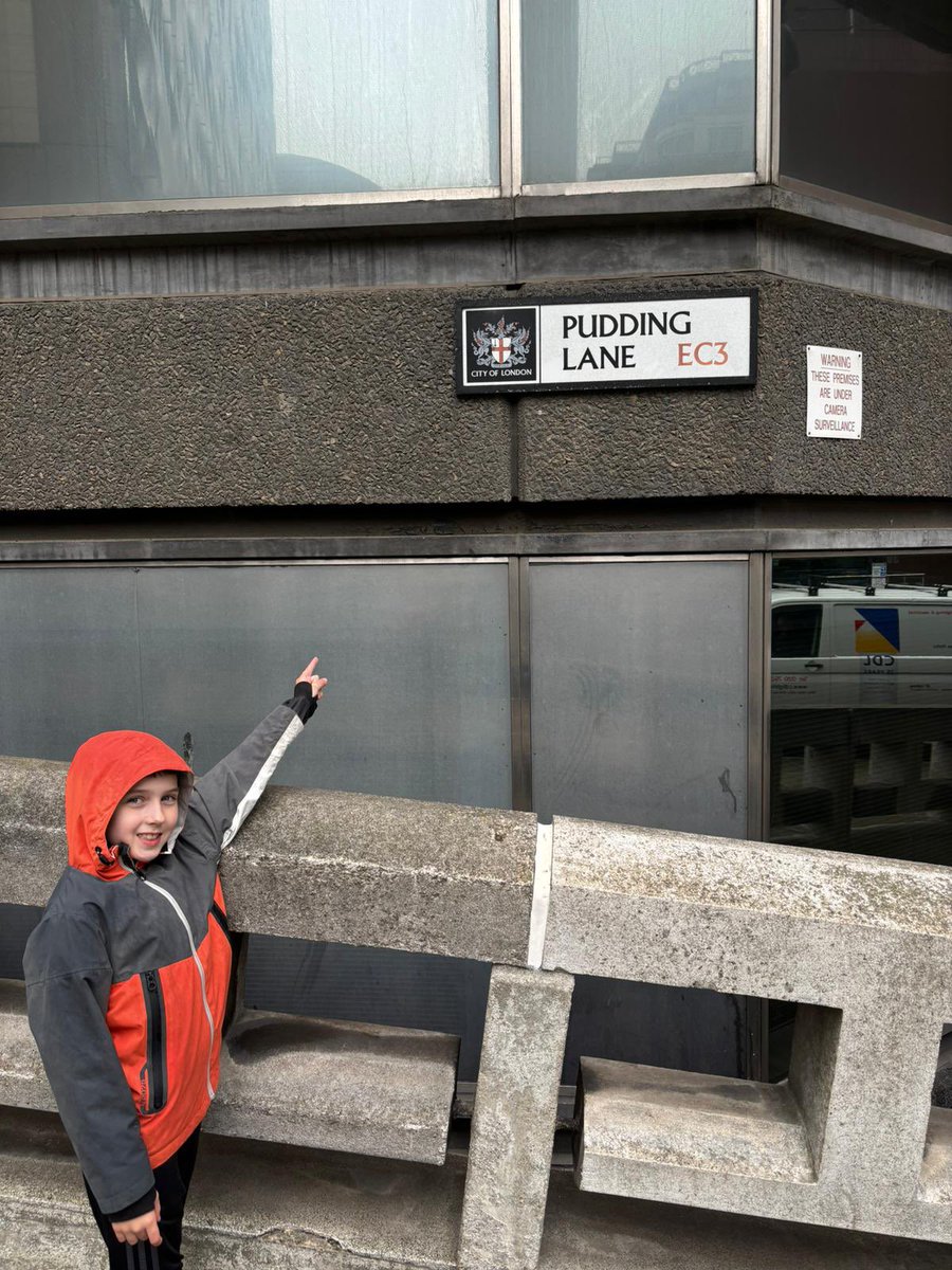 Gringran1's tweet photo. @RedscopeSchool 
Sebby was keen to find the Pudding Lane Memorial on our trip to London. https://t.co/W0XmrR60AF