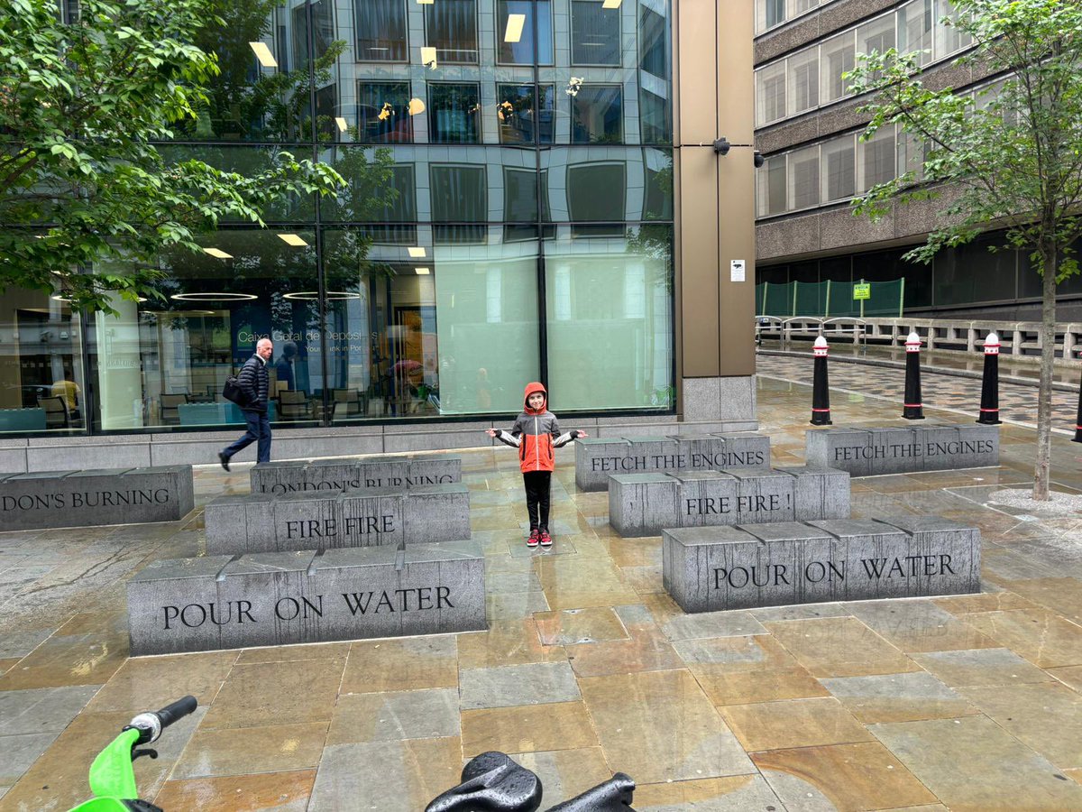 Gringran1's tweet photo. @RedscopeSchool 
Sebby was keen to find the Pudding Lane Memorial on our trip to London. https://t.co/W0XmrR60AF