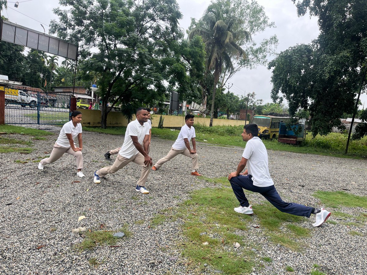 #fitness 
#massPt
Udalguri Police today conducted weekly MASS PT in Police reserve, all the Police Stations and OutPosts to keep all its personnels fit and healthy.
@CMOfficeAssam @himantabiswa @assampolice @DGPAssamPolice @gpsinghips @HardiSpeaks
