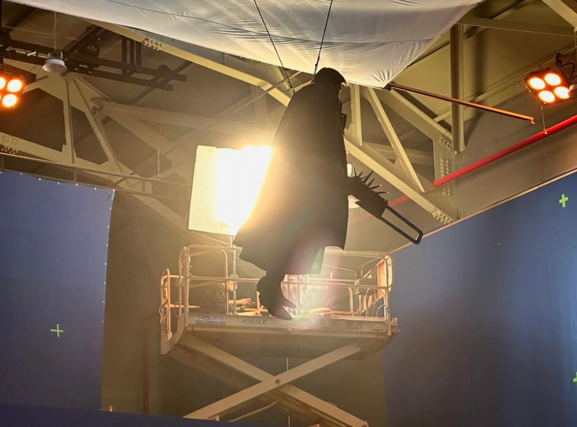 Seeing Minho is suspended in the air by 2 thin cables in this photo made me realize how dangerous filming was 😱so grateful he completed it without incident.  That's what i call dedication and courage! #LeeMInHo #OmniscientReadersViewpoint #orv