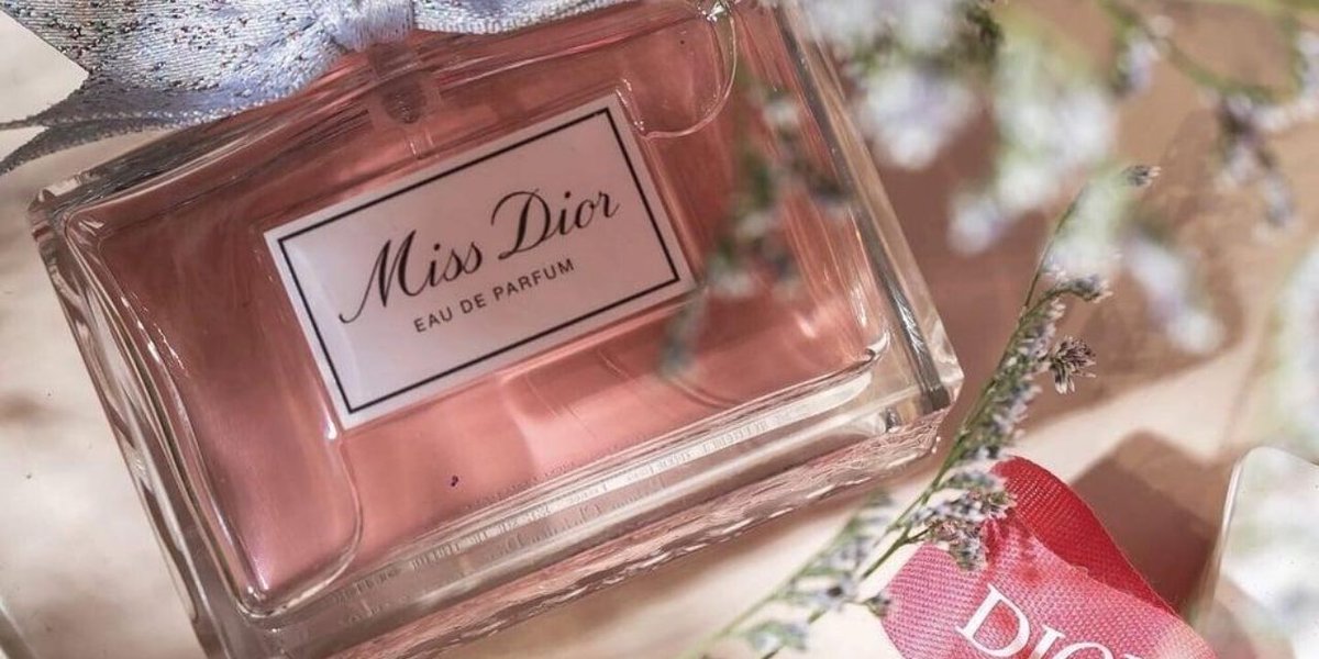 Bengaluru now boasts a Dior beauty, skincare, & fragrance store. Dior is a global premium brand.

#brand #beauty #business #Skincare #textilefashion #fashionindustry #fashionnews #textilenews #fashionupdates #fashion #fashionnewsindia

fashionvaluechain.com/dior-establish…