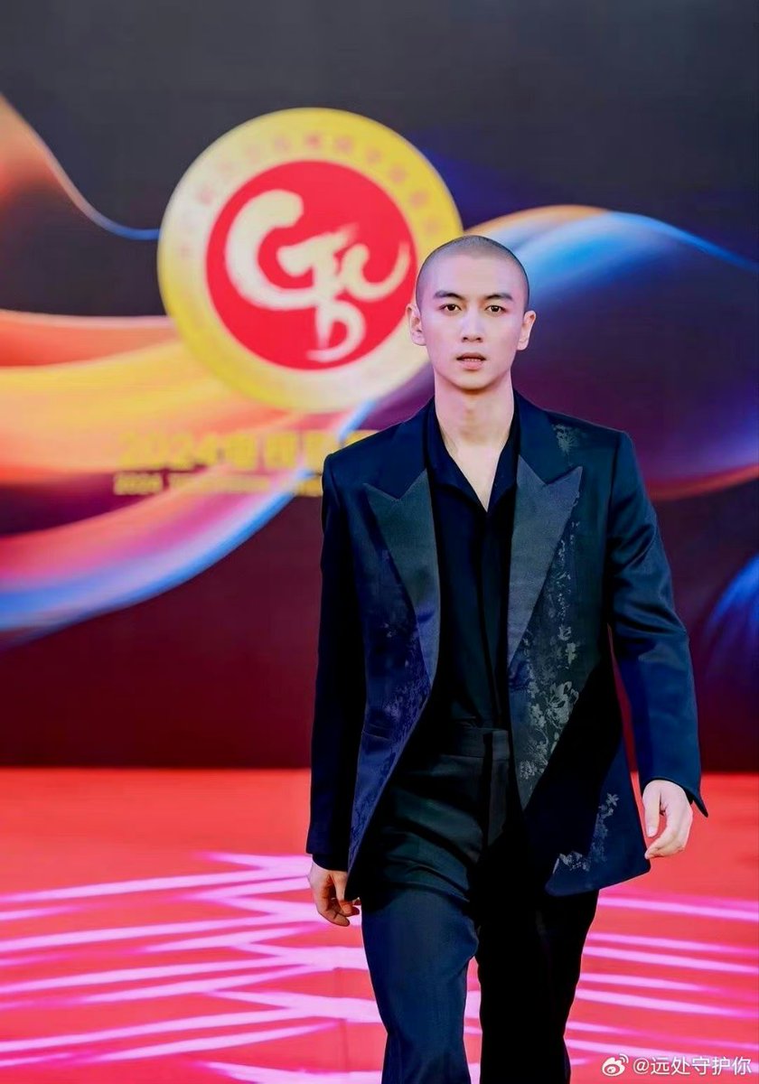 melon_num5's tweet image. Beijing News Awards 2024 Best Male as Main Lead winner #ChenXiao flexing his handsome genes