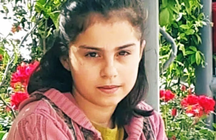 SimonettaVspc's tweet photo. @haluklevent Urfa'da 14 yaşında bir kız çocuğu Senem Han 5 gündür kayıp. Lütfen mümkün olduğu kadar paylaşalım.  Aile perişan, görenler ailenin bu numaralarına ulaşabilir. 0544 211 7270 / 0545 601 7261  #SenemHanNerede https://t.co/TneeyVFXVd