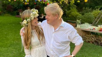 🇬🇧 Happy 3rd Wedding Anniversary To Boris & Carrie Johnson🍾🎁👰‍♂️🤵❤️ @BorisJohnson @carrielbjohnson Have a fantastic day 🇬🇧