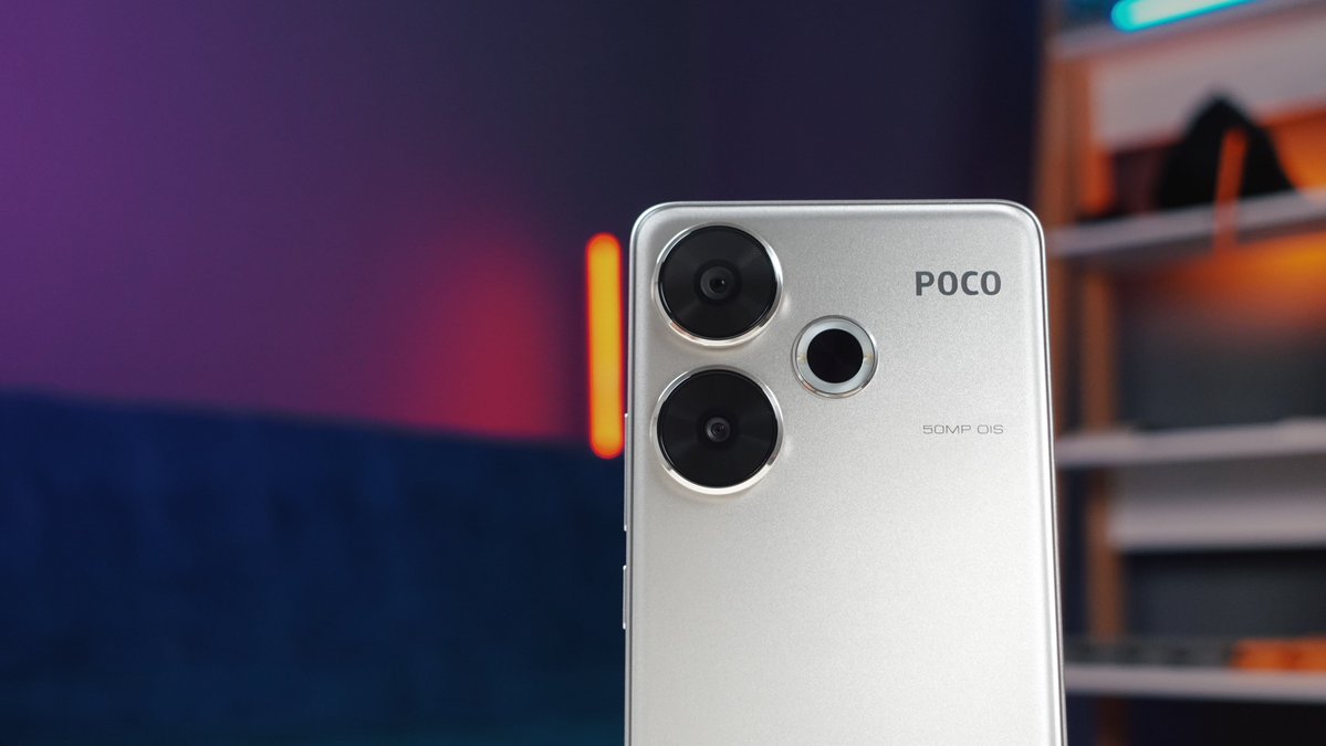 Q4. What is the RAM and ROM type of the #POCOF65G? A. LPDDR4X and UFS 3.0 B. LPDDR5X and UFS 4.0 C. LPDDR1X and UFS 4.0 D. LPDDR5X and UFS 2.2 #GodModeOn #POCOF6giveaway
