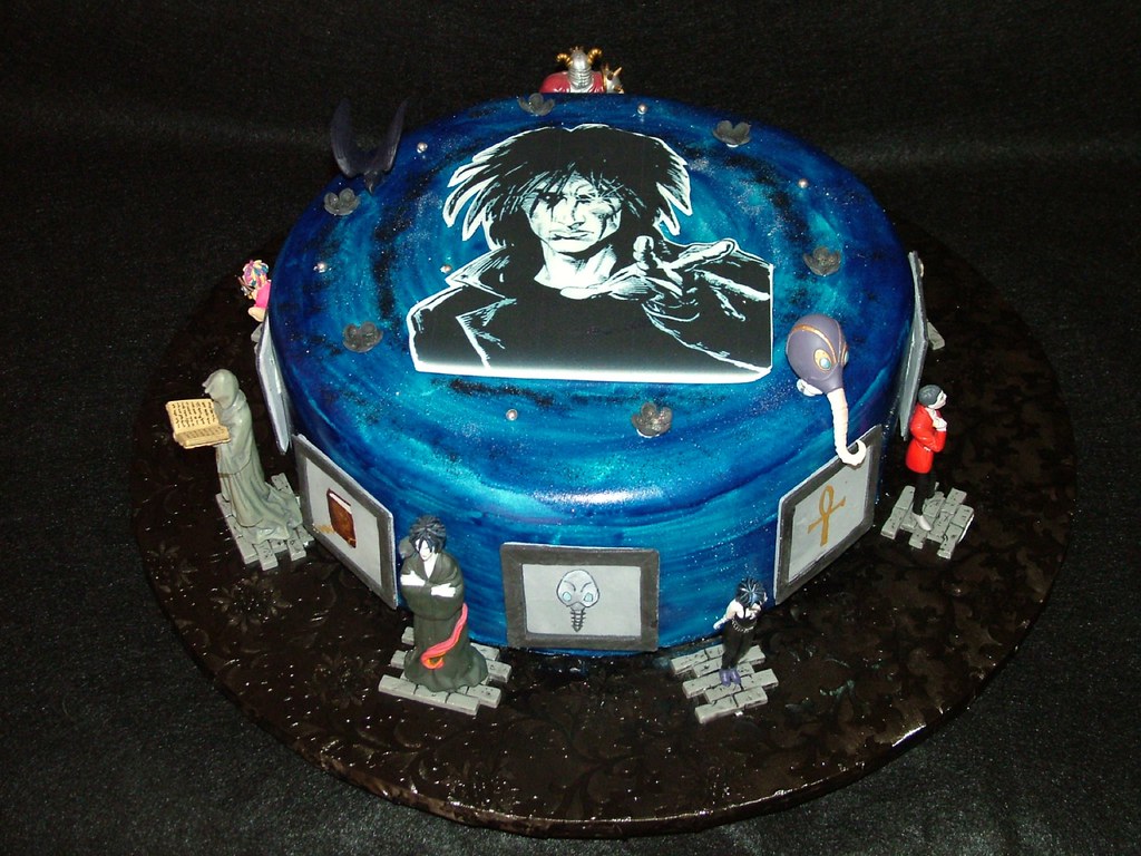 The happiest of birthdays to the gorgeous queen of #TheSandman fandom, @deloftheendless, one of the smartest and kindest people I know! Hope you get to celebrate in style! 
(Credit for the cake to whoever it belongs to.)