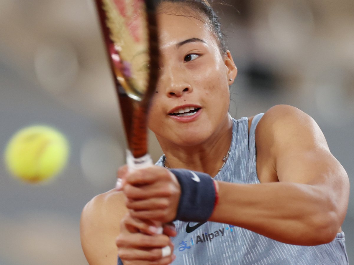 #China's Zheng Qinwen opened her third Roland Garros campaign with a dominating win on Tuesday as the seventh seed beat French veteran Alize Cornet 6-2, 6-1 to reach the second round. #TeamChina #FrenchOpen