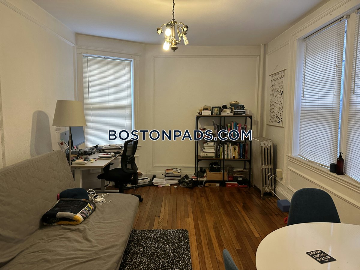 Brookline 1 Bed 1 Bath North Brookline - $2,500: Discover the perfect blend of comfort and convenience in this inviting 1-bedroom apartment nestled in the heart of Brookline. With heat… dlvr.it/T7XZ7N #brooklineapartments #brooklinerentals #apartmentsforrentinbrookline