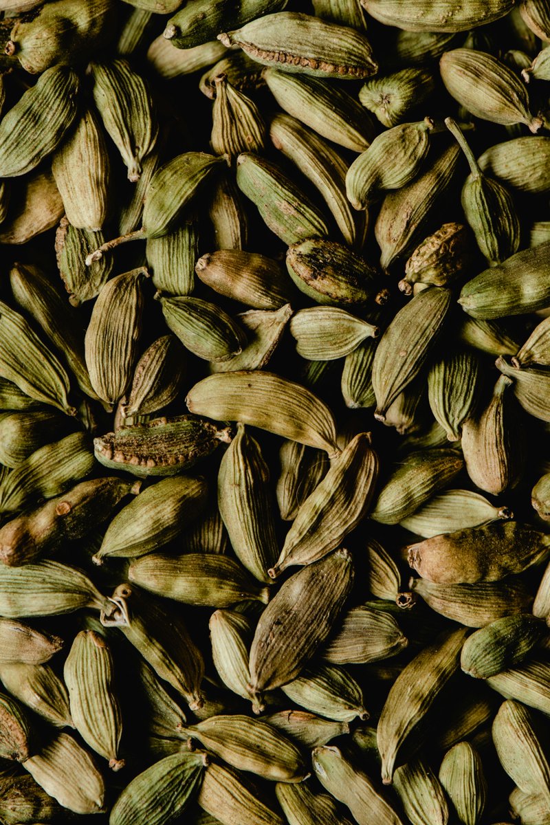 Know Your Ingredients: Cardamom. Link below👇
rb.gy/in265g

#Cardamom #Elaichi #KnowYourIngredients #BenefitsOfCardamom #IndianSpices #IndiaFoodNetwork