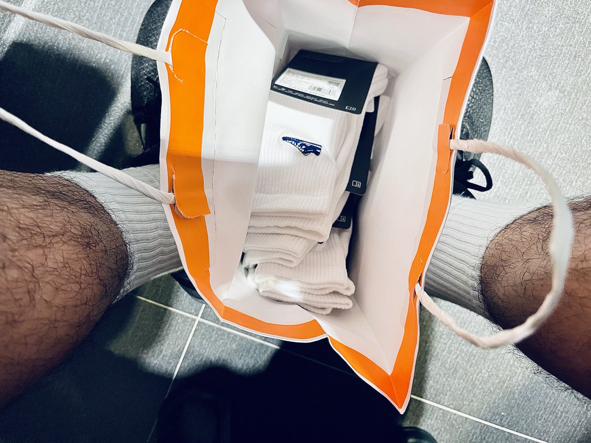 太久沒補白襪的貨

今天逛街看到這款太可愛就直接掃了4雙😍

#hairyfeet #whitesocks #socks #白襪 #白襪控 #whitesocksfetish #白袜 #nike #nikesocks