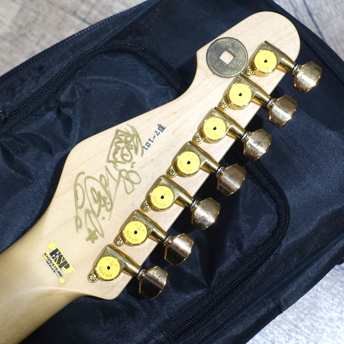 本人モデルに近づけたステッカーチューンが圧巻。ヘッド裏にサイン有り、アーム欠品、弾きキズなどありますが、演奏上のコンディションは良好です。
【中古】ESP / SNAPPER-7 Ohmura Custom Twinkle Pink【4.1kg】【S/N:E0071182】
ishibashi.co.jp/ec/product/280…
#イシバシ楽器横浜店
#ubox 
#guitar 
#ESP