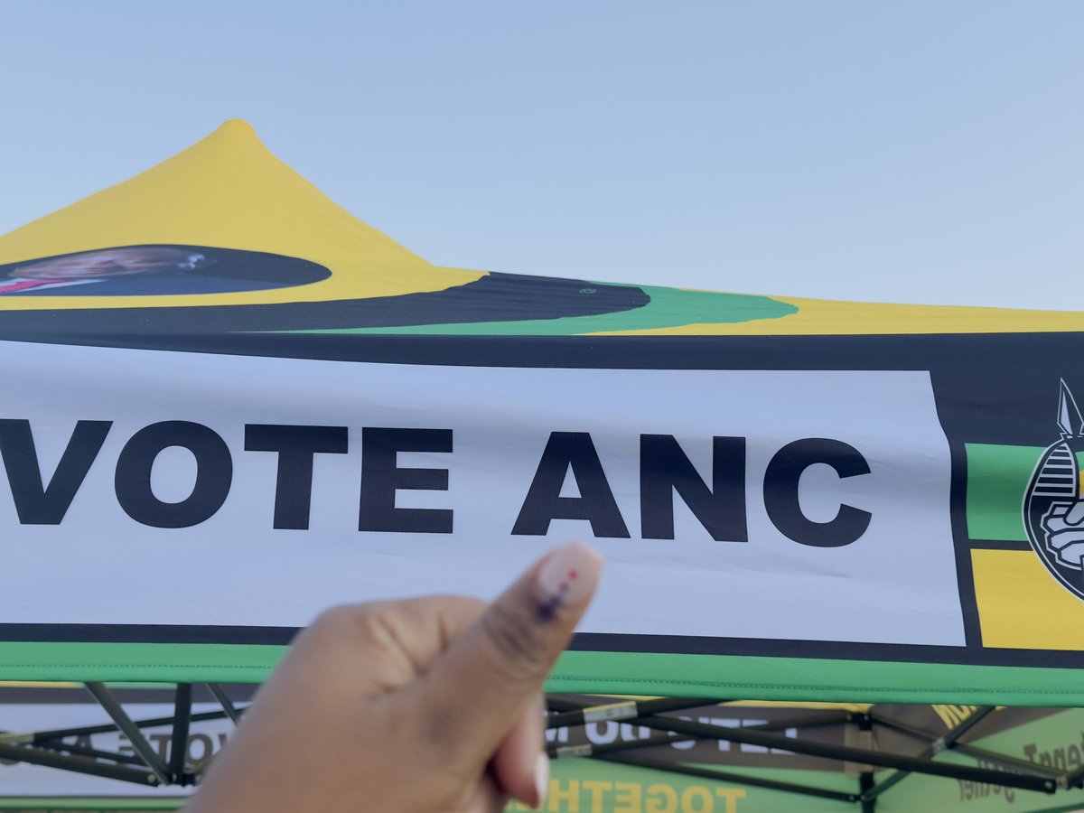 EricanSA's tweet photo. Stability, prosperity, and integrity—President Cyril Ramaphosa embodies these. Ensure this leadership continues, vote ANC.

#LeadUsRamaphosa 
#IamVotingANC
#saelection2024 #electionday #2024IsOur1994 https://t.co/rjYckfIhx3