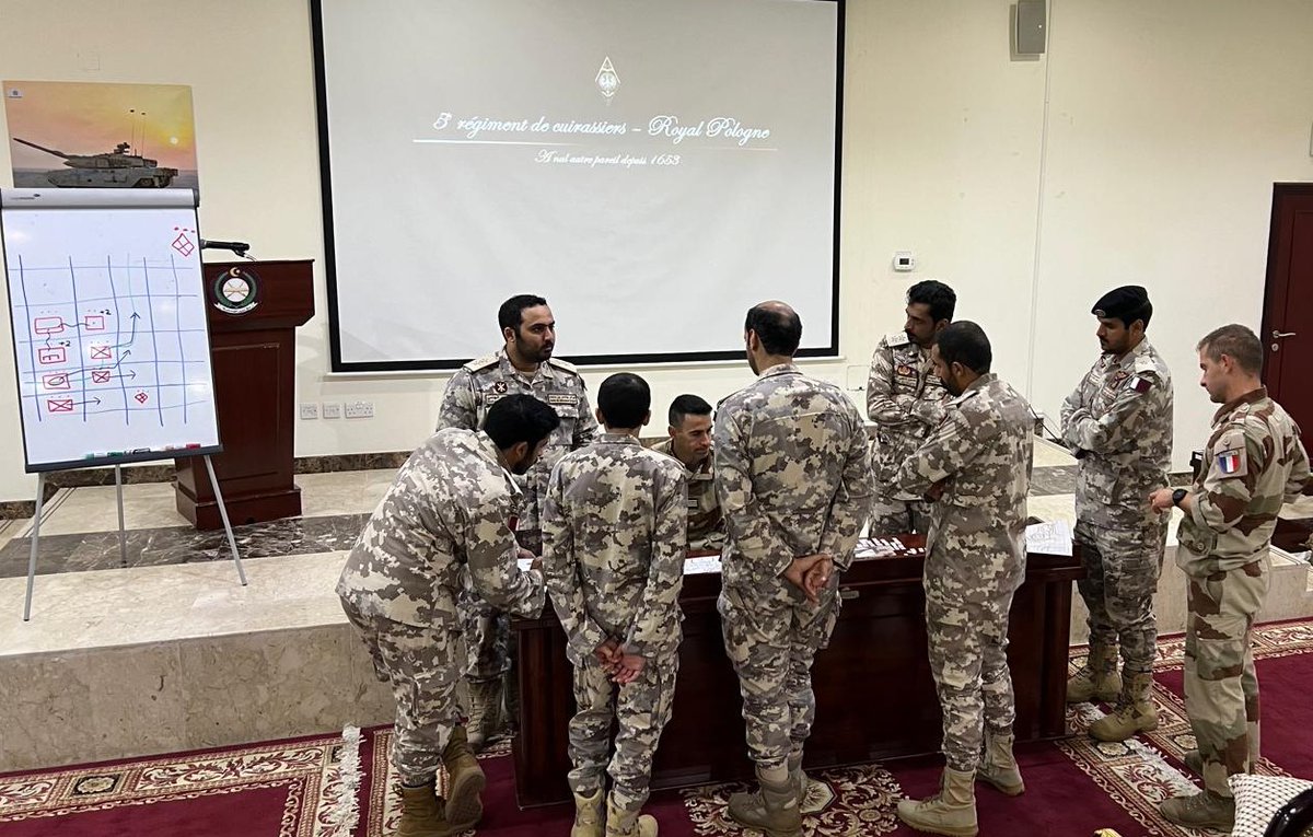 Un détachement du @5cuirassiers 🇫🇷 s’est rendu au 🇶🇦 pour partager ses connaissances du combat interarmes avec des officiers 🇶🇦. L’expertise du @5cuirassiers (blindé, infanterie, génie et artillerie) a contribué au succès de cet échange et renforcé nos liens avec le partenaire 🇶🇦