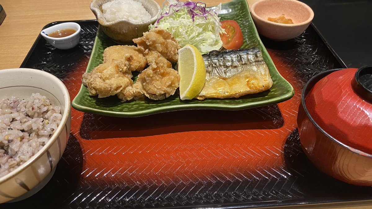 2食目w
安定の
大戸屋さん🤣
唐揚げ🤣サバ🐟
 #大戸屋