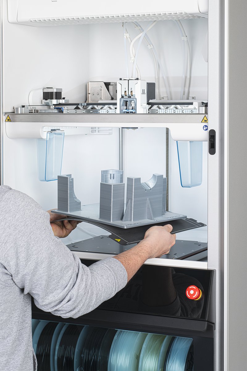 ✅The @Ultimaker Factor 4 redefines #FDM 3D printing, with its spacious build chamber and robust construction ensuring consistent performance, monitored layer-by-layer. ✅See it in action! Contact us for your free online demonstration: enquiries@createeeducation.com #edtech