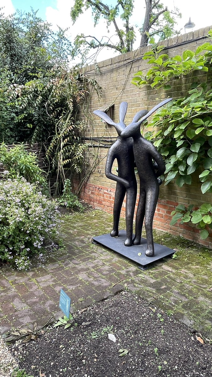 whereangiewand1's tweet photo. Have you heard of #chelseaphysicgarden ? It’s 350 years old and on the banks of the River Thames. It currently has a sculpture display of works by #guydutoit https://t.co/xfrK9K6Sjh