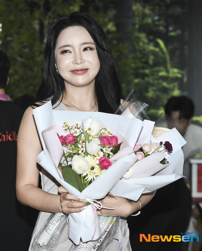 PHOTO】ホン・ジニョン「COSMOBEAUTY SEOUL 2024」に出席…華やかな