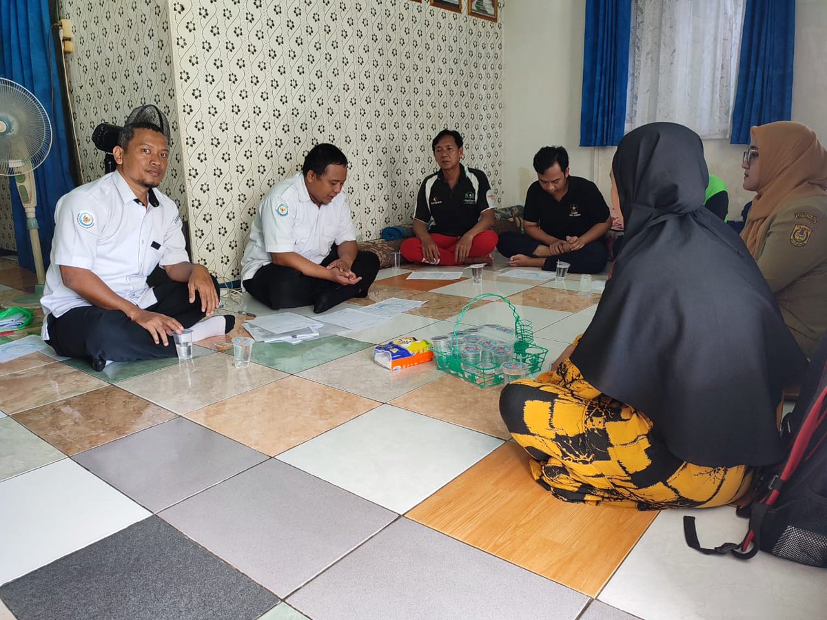 EKOPPB2016's tweet photo. Selasa(28/5),Nur Hidayat E.P,Luhkan Kota Banjarmasin,Penilaian Kelas Pokdakan Berkah Maju Bersama Kel. AKT  dan fasilitasi proposal Sapras Budidaya ke BBAT Mandiangin
#GiatLuhkanSatminkalBWI #KtBjrmasin #Tangkap #luhlapor https://t.co/w5XhCqMLEL