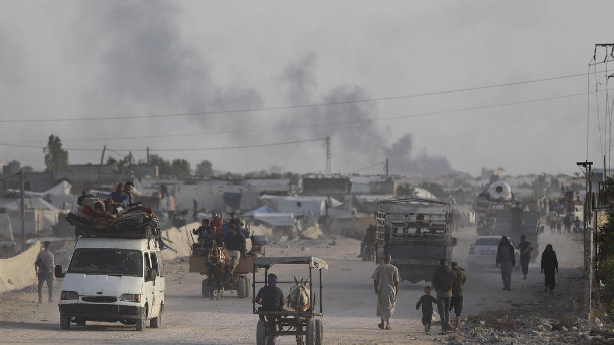 Tag 236 des Krieges im Gazastreifen: Die israelischen Streitkräfte dringen in Rafah vor. Berichten zufolge wurden erneut Zeltlager angegriffen. Bei dem letzten Angriff wurden mindestens 21 Menschen getötet. de.euronews.com/2024/05/29/isr…