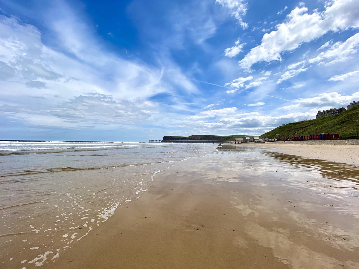 Wishing you a wonderful Wednesday from a crowded beach in North Yorkshire 😉 📸Saltburn by the Sea