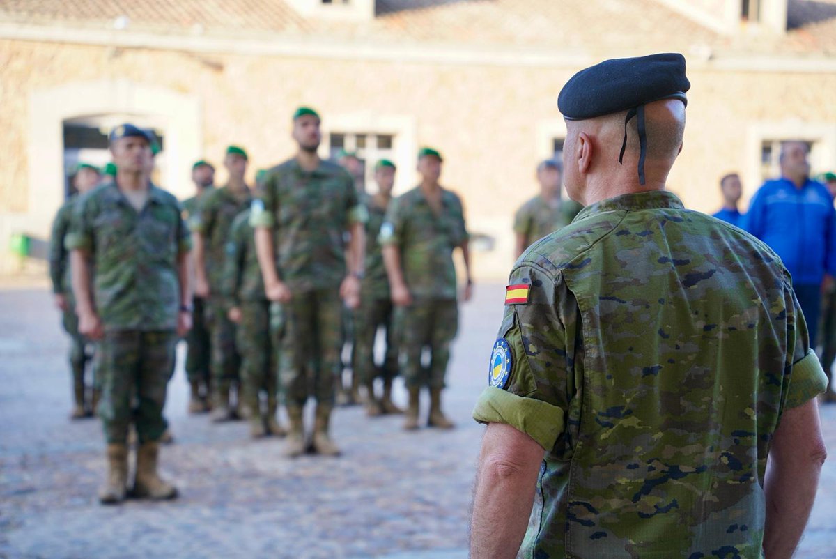 El general Ruiz Gómez, Director del Toledo Training Coordination Center 🇪🇸de la Misión de la 🇪🇺de Apoyo a 🇺🇦#EUMAM_UA_TTCC, ha dado la bienvenida a los militares ucranianos que serán instruidos en uno de los módulos de formación impartidos en #Toledo @EjercitoTierra #MOPS