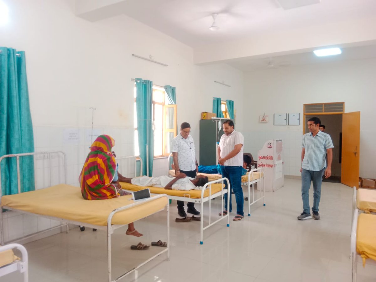 IECNHMNagaur's tweet photo. #medical_health
जिला प्रजनन एवं शिशु स्वास्थ्य अधिकारी डॉ महेश  वर्मा ने किया सामुदायिक स्वास्थ्य केंद्र डेह का निरीक्षण
हीट वेव और मौसम बीमारियों की रोकथाम के लिए आवश्यक व्यवस्थाएं करने के दिए निर्देश
@DmNagaur 
@DRMAHESHVERMA https://t.co/zimMCdBFbP