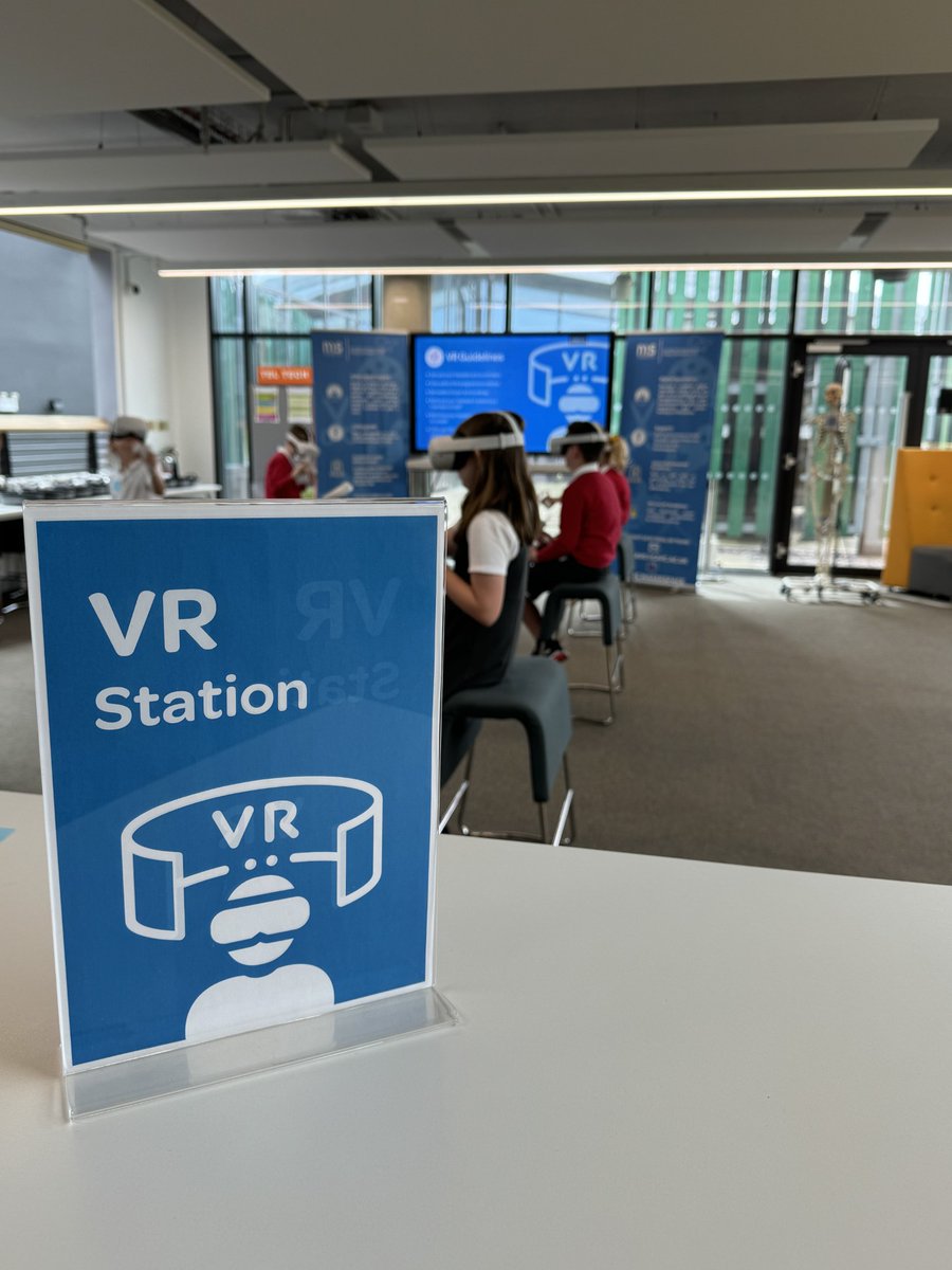TELCAVC's tweet photo. Ymweliad gwych gan @CastlePark_Cald heddiw. Grêt cael dangos campws @CAVC ac ysbrydoli ein dysgwyr ni yn y dyfodol gyda’r defnydd o dechnoleg!#sgiliaudyfodol #edtech #sgrinwerdd #codio https://t.co/c6d58GQ6fs