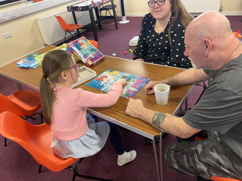 We'll be getting ready for #FathersDay at our Newark #FamilySupportHub this Saturday.

We'll have dad-themed crafts and activities. Bring your child's dad, stepdad or anyone you like!

Join us from 10am to 12 at the Salvation Army in #Newark. 

#FamilySupport #FathersDayCrafts