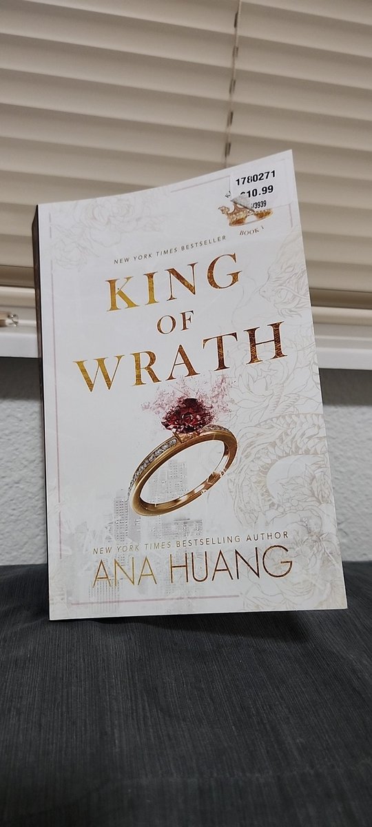 LunariiReads's tweet photo. My first time reading this series and I adore Dante Russo. I'm wondering if I might like Kai or Christian more though.. Hmm.. https://t.co/xYb9y4lnAk