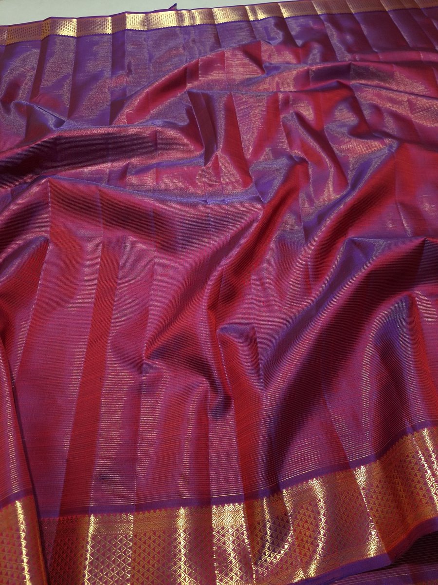 Namaskaram 🙏. Shubha Soumya Vasara. 

#puresilk and #purezari traditional handloom weave

Intricate weaving technique used 'Vaira Oosi' means Diamond like glittering look

The purple colour further beautifies the saree makes it a masterpiece.

Assurance for #puresilk by @csbmot