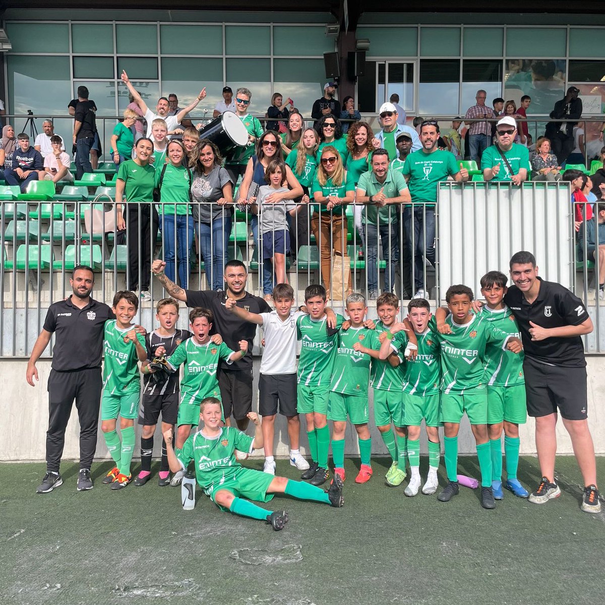 FundacioUEC's tweet photo. #FutbolBase • 💚 Cara i creu pels 4️⃣ equips participants als Campionats de Catalunya! 🏆

• Sub 12 A 2-5 @RCDE_La21 ✖️
• Sub 11 A 11-4 @fornellsue ✔️
• Sub 10 A 2-1 @CFDamm ✔️
• Sub 9 A 1-1 @FCBmasia (penals) ✖️

📆 Propera ronda: 1 de juny 

#FundacióUEC #Ambelverdalcor 💚 https://t.co/n5VzZEuP9z