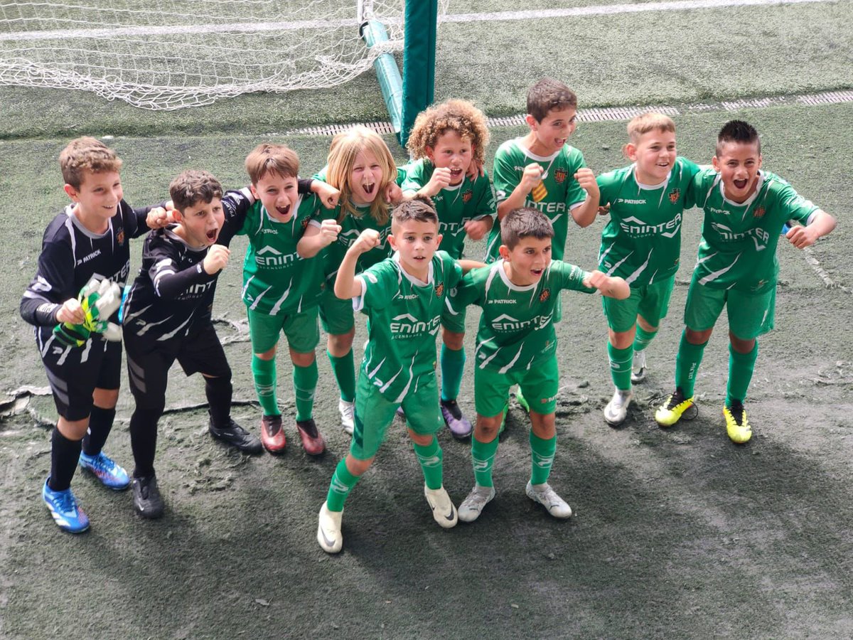 FundacioUEC's tweet photo. #FutbolBase • 💚 Cara i creu pels 4️⃣ equips participants als Campionats de Catalunya! 🏆

• Sub 12 A 2-5 @RCDE_La21 ✖️
• Sub 11 A 11-4 @fornellsue ✔️
• Sub 10 A 2-1 @CFDamm ✔️
• Sub 9 A 1-1 @FCBmasia (penals) ✖️

📆 Propera ronda: 1 de juny 

#FundacióUEC #Ambelverdalcor 💚 https://t.co/n5VzZEuP9z