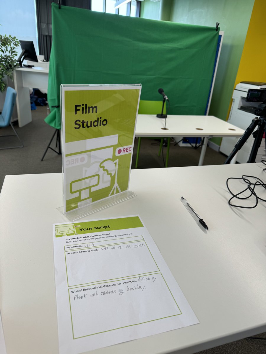 A fantastic visit from @CastlePark_Cald today. Great to show our @CAVC campus and inspire our future learners with the use of technology! #futureskills #edtech #greenscreen #coding