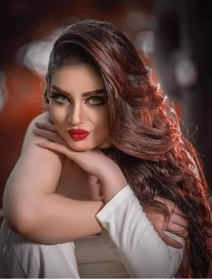 عندما يشتاق لك القلب
يكفى انى اغلق عينى
كى اشم رائحتك واتنفسك عشقا
واحدثك وانت بين أضلعى
 فلا يوجد احد فى الكون اقرب منك لى
تمنيت ان تبقى عينى مغلقة حتى لاارى غيرك .....
فاانت لي العالم كله 
على سبيل الشوق تناديك روحي ....
لموعد مستحيل فألتقيك سراً بين خواطري والسطور