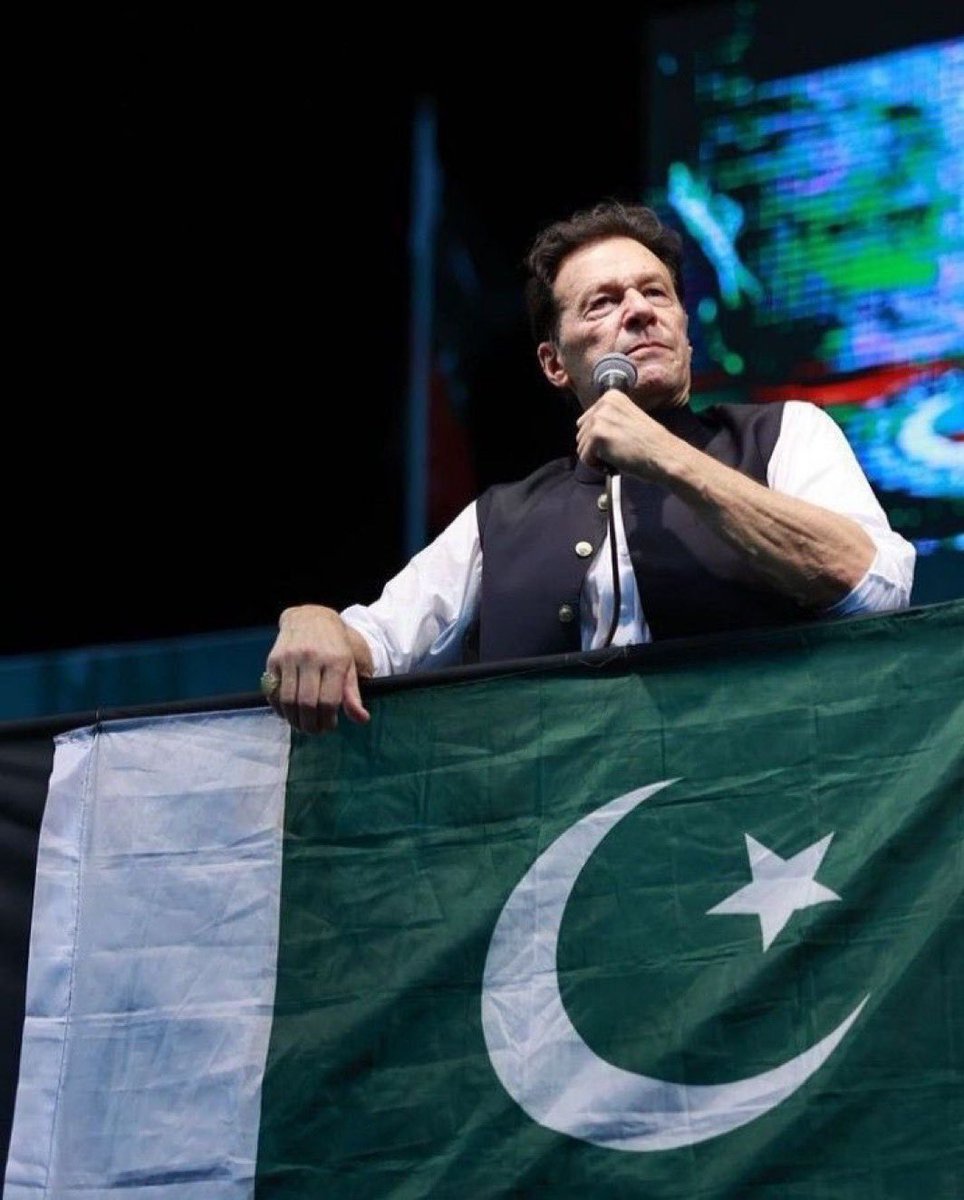 عمران خان سے معافی مانگیں ملک کو آگے چلنے دیں لوگوں میں پریشانی کو ختم کریں عمران خان معاف کر دے گا 
 اس ٹائم طاقت کا سر چشمہ عوام اور عمران خان ہے ان کو ناراض کر کے آپ کچھ بھی نہیں کر سکتے!