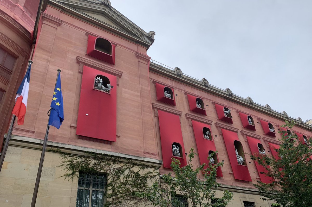 JMCambaceres's tweet image. Dîner gala ouverture année de la #Chine au @MuseeGuimet. Visite des installations «Gardiens du temps» de @jiangqionger, exposition «#TangHaywen, un peintre chinois à #Paris». Dîner dans la «galerie  cambodgienne ». Présidente @LintzYannick accueille invités Chinois et Français.