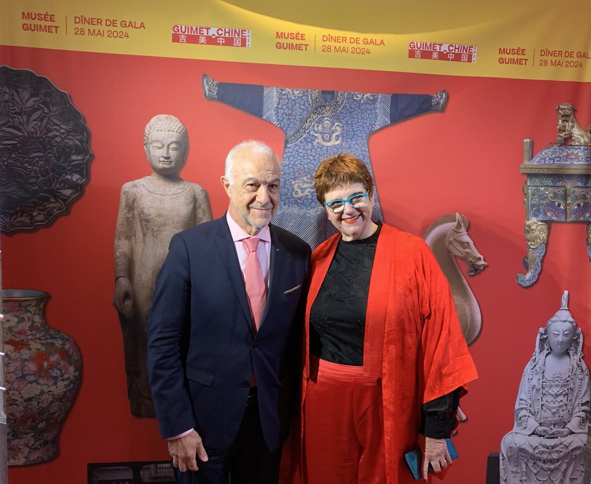 JMCambaceres's tweet image. Dîner gala ouverture année de la #Chine au @MuseeGuimet. Visite des installations «Gardiens du temps» de @jiangqionger, exposition «#TangHaywen, un peintre chinois à #Paris». Dîner dans la «galerie  cambodgienne ». Présidente @LintzYannick accueille invités Chinois et Français.