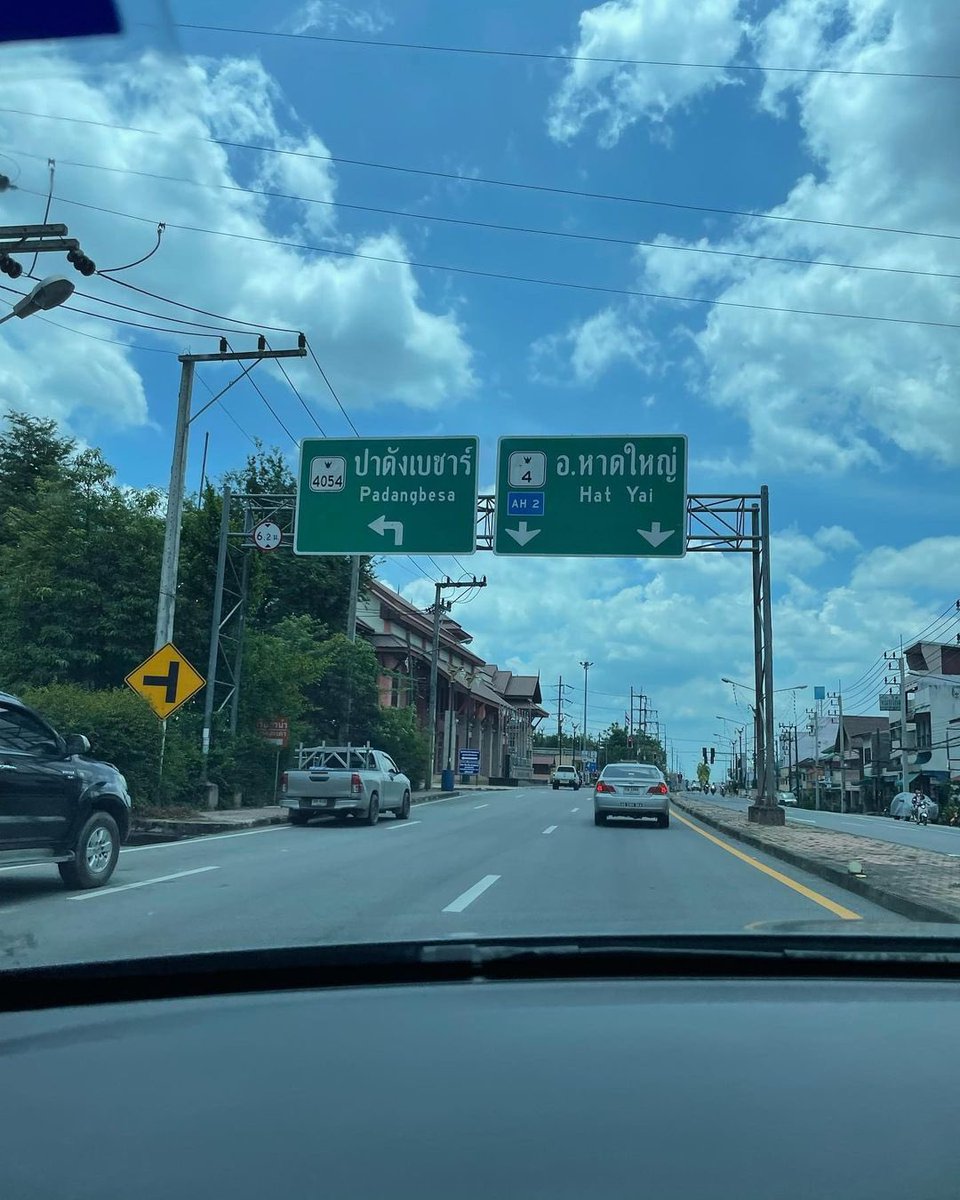 irfahanie's tweet photo. Cara bawa kereta masuk Thailand semudah ABC. All you need adalah:

1. Passport
2. Geran original kereta
3. Insurans wajib
4. RM7 untuk bayar di imigresen Thailand

I masuk ikut Bukit Kayu Hitam Kedah. Korang boleh ikut ni sebijik &amp; selamat tiba di Thailand tanpa masalah https://t.co/KjNerHKsAz