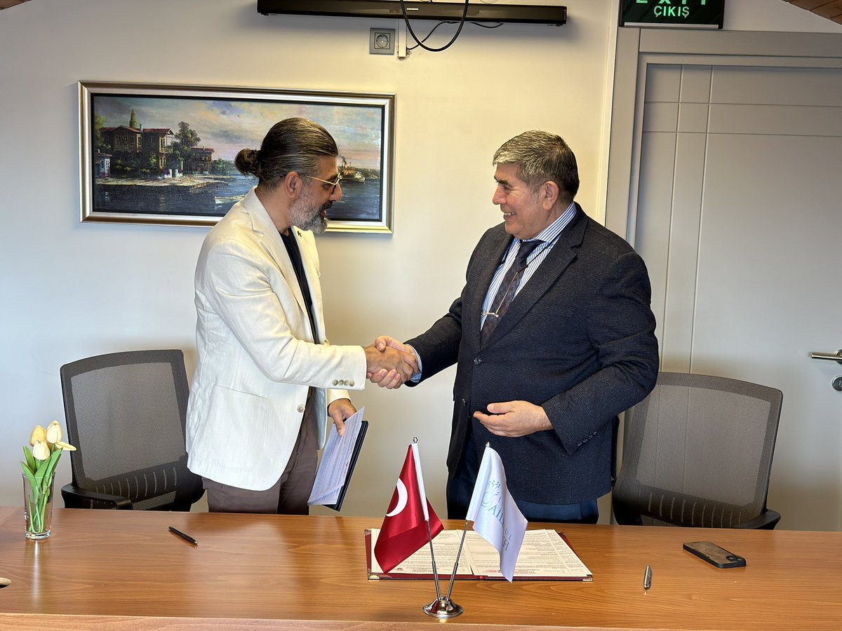 istnblailevakfi's tweet photo. İstanbul Aile Vakfı ile Uluslararası Balkan Üniversitesi arasında işbirliği protokolü yapıldı.

Protokolü, İstanbul Aile Vakfı Yönetim Kurulu Başkanı Ali Rıza Arslan ve Uluslararası Balkan Üniversitesi Rektörü Prof. Dr. Lütfi Sunar imzaladı.

@ibuskopje https://t.co/OWaPLhbOTN
