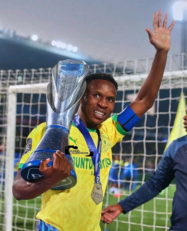 THE GREATEST THERE IS, THE GREATEST THERE WAS AND THE GREATEST THERE EVER WILL BE SOUTH AFRICAN FOOTBALLER!!!

NO THEMBA ZWANE FAN WILL PASS WITHOUT LIKING THIS 

#Sundowns #DStvPrem #CAFCL #NedbankCup #SouthAfrica