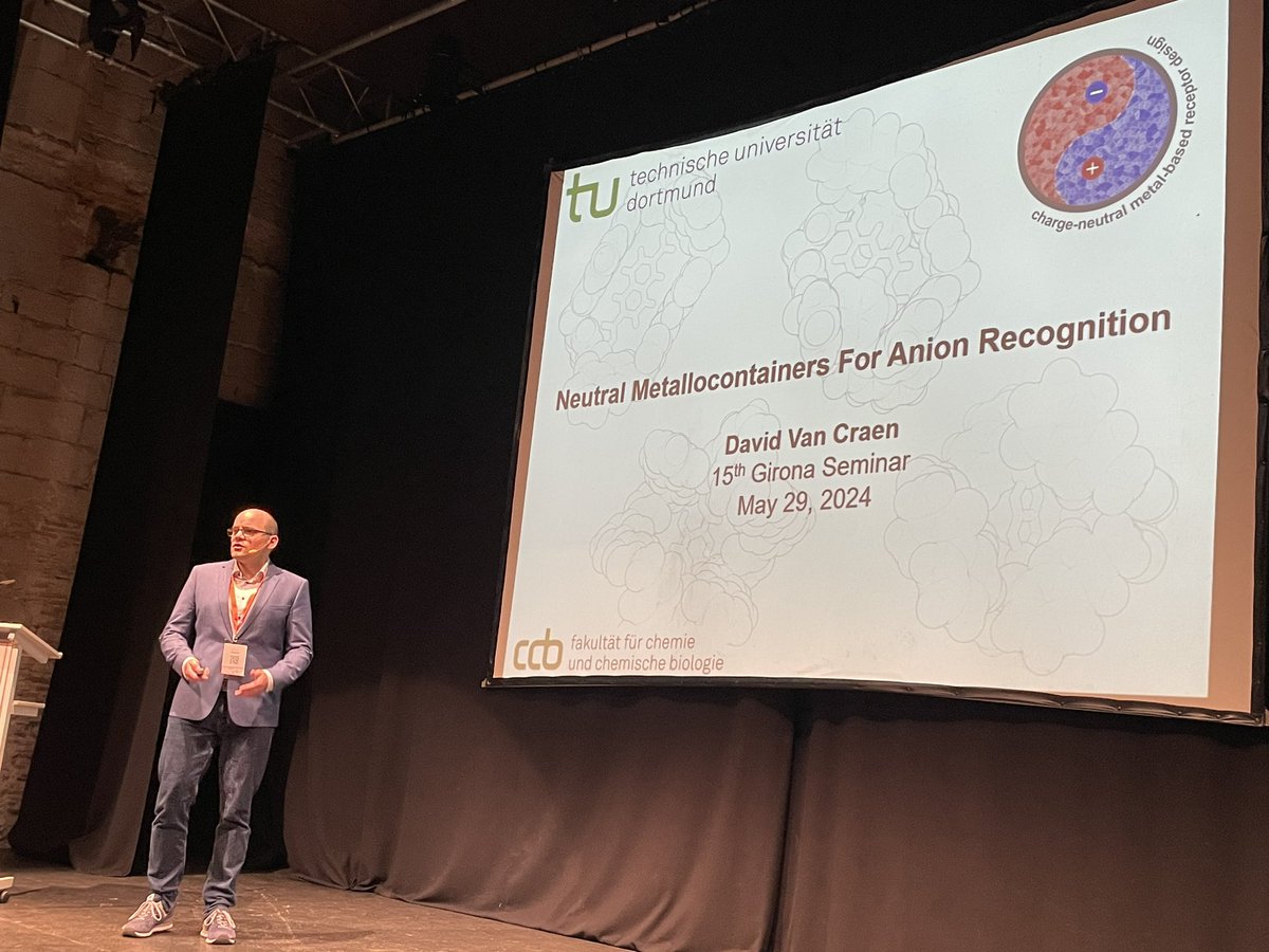 Girona Seminar 2024 (@gironaseminar) on Twitter photo The next speaker of the session is <a href="/DavidVanCraen/">David Van Craen</a> (<a href="/TU_Dortmund/">TU Dortmund</a>) who presents the research done in his group on neutral metallocontainers for anion recognition #GirSem24 <a href="/IQCCUdG/">IQCC UdG</a> The next speaker of the session is <a href="/DavidVanCraen/">David Van Craen</a> (<a href="/TU_Dortmund/">TU Dortmund</a>) who presents the research done in his group on neutral metallocontainers for anion recognition #GirSem24 <a href="/IQCCUdG/">IQCC UdG</a>