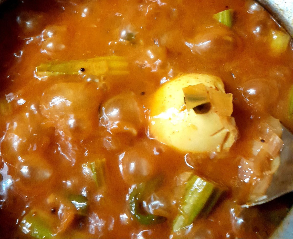 vanusblog's tweet image. ఈ వడగాల్పులు వేడికి ....వంట చెయ్యడం అంటే 🥵🥵🥵
 
కోడిగుడ్డు ముల్లకాయ పులుసు...వంకాయ చిక్కుడు కాయ ఇగురు...😋😋

#vanuskitchen
#lunchmenu