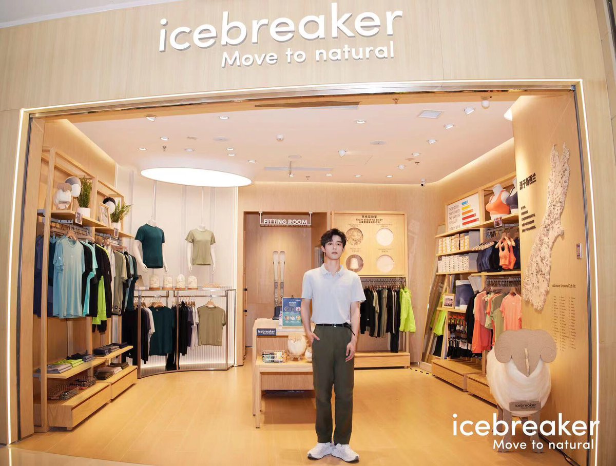 WuYuHengTH's tweet photo. [Xiao Hong Shu - Update]📕

🗓29.05.2024

icebreaker สาขา 沈阳万象城 เปิดแล้ว💫

ขอบคุณ นักร้อง/นักแสดง อู๋อวี่เหิง
Friend of icebreaker ที่มาร่วมเป็นสักขีพยาน!

#icebreaker 🐏
#movetonatural 

🔗：https://t.co/i5wmDC5gbk

#อู๋อวี่เหิง #WuYuheng #吴宇恒 https://t.co/DWW2Cd2DYO