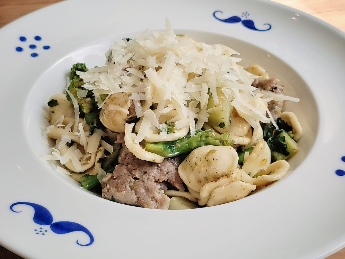 Orecchiette Cime di Rapa with Sausages!  

Enjoy the real flavor of Italy right at home! Our Orecchiette Cime di Rapa & Sausages is a gourmet delicacy that will take you to the heart of Puglia. 

 #italianrestaurant #kingscross #londonfood #camden #camdenfood #casatualondon