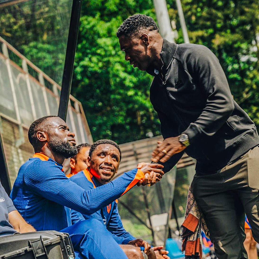 🤩✨ Clarence Seedorf & Nigel De Jong visited the Netherlands camp as they are undergoing EURO 2024 preparations! 🇳🇱