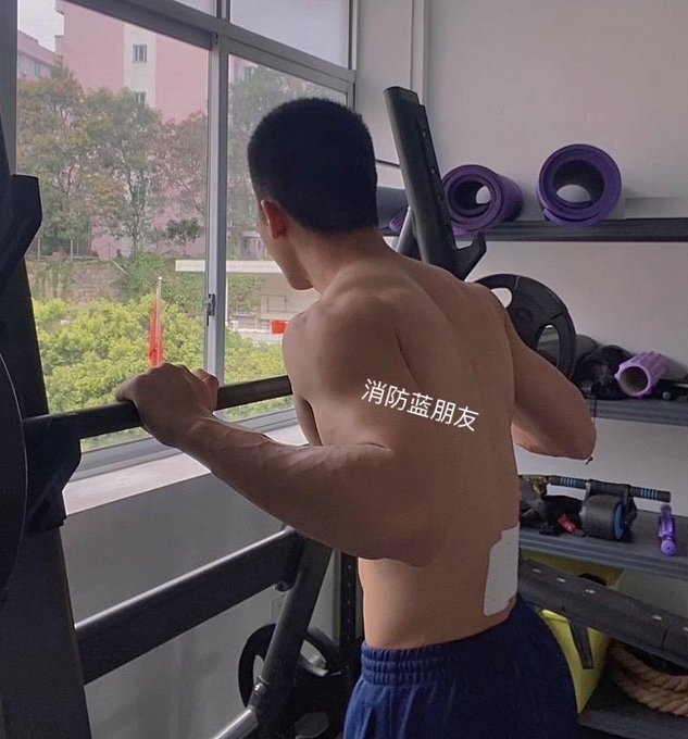 SelmaPaola58734's tweet photo. 别拿细狗跟你爹比，不努力健身怎么把你抱起来打桩？ 第2️⃣张图，全见版私信获取。 宝贝们多多转发点赞，明天发视频 https://t.co/jVDdyY5G6S