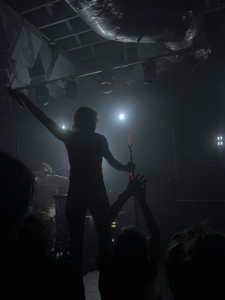 MenaceMauMau's tweet photo. My top four fave photos from the @livingston concert that I took:
#ElClubDetroit #LivingstonTour #DebutedTour #Livingston #HometownOdessy #ElClub https://t.co/41V7CcztMt