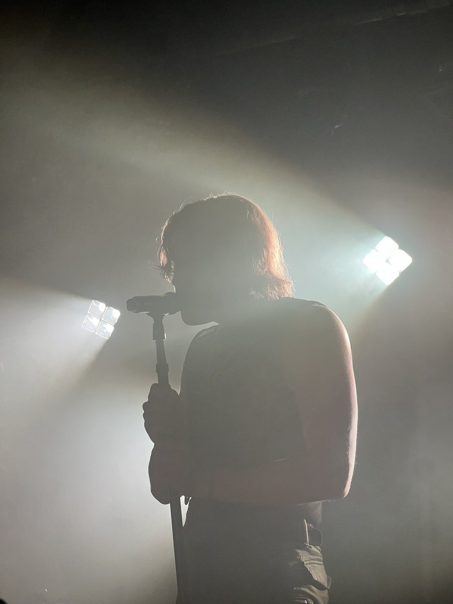 MenaceMauMau's tweet photo. My top four fave photos from the @livingston concert that I took:
#ElClubDetroit #LivingstonTour #DebutedTour #Livingston #HometownOdessy #ElClub https://t.co/41V7CcztMt